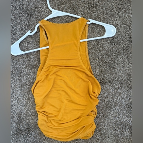 NWOT ASTR The Label Ruched Tank Medium - Picture 3 of 3